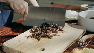 干锅腊肉茶树菇|味蕾时光的做法 步骤1