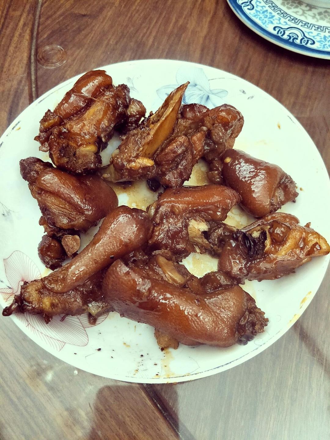 美味的家常菜：红烧猪蹄