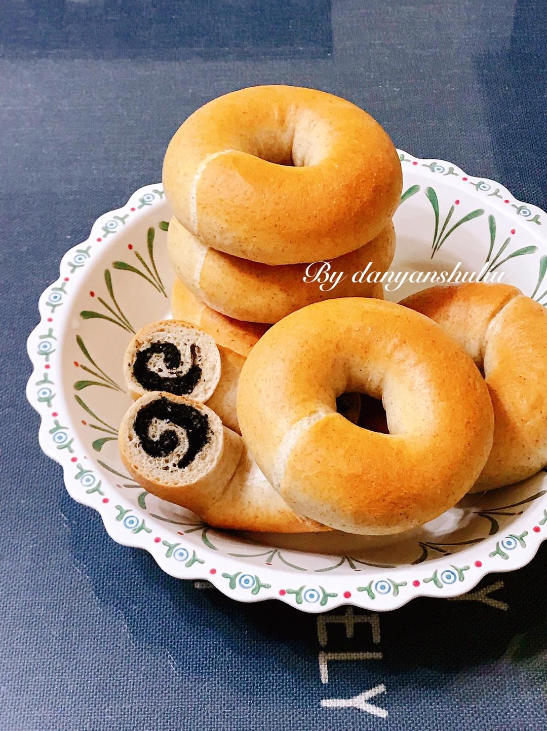 椰蓉黑芝麻黑麦贝果🥯