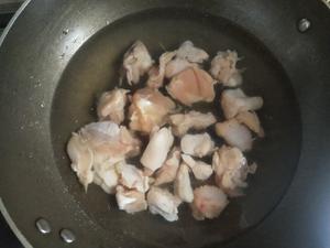 香菇炖鸡块【零失误】的做法 步骤2