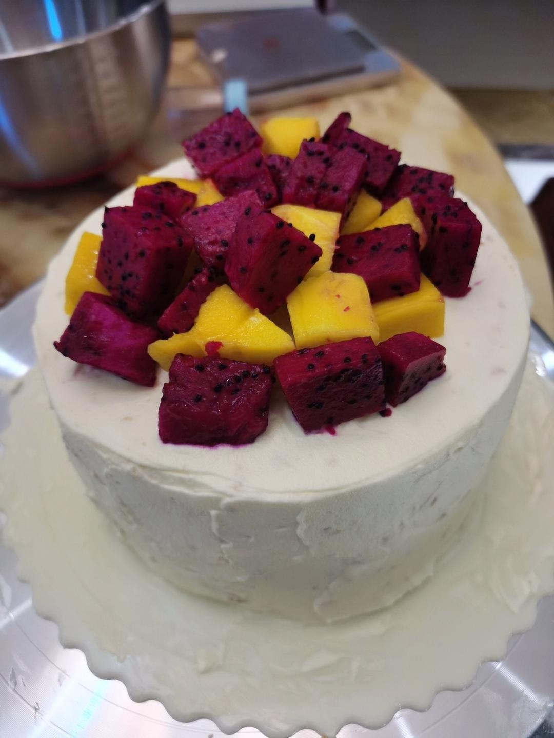 生日蛋糕（抹面裱花视频，新手必看）