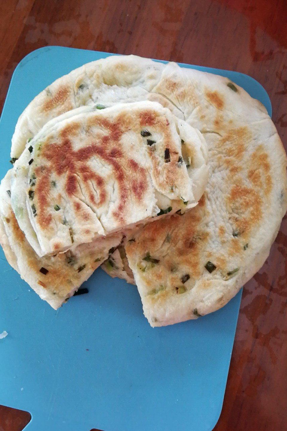 家庭简易喷香葱花饼