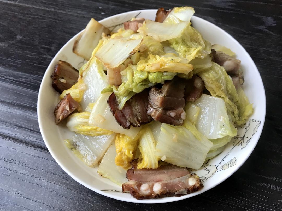 超快手🥬白菜炒腊肉的做法