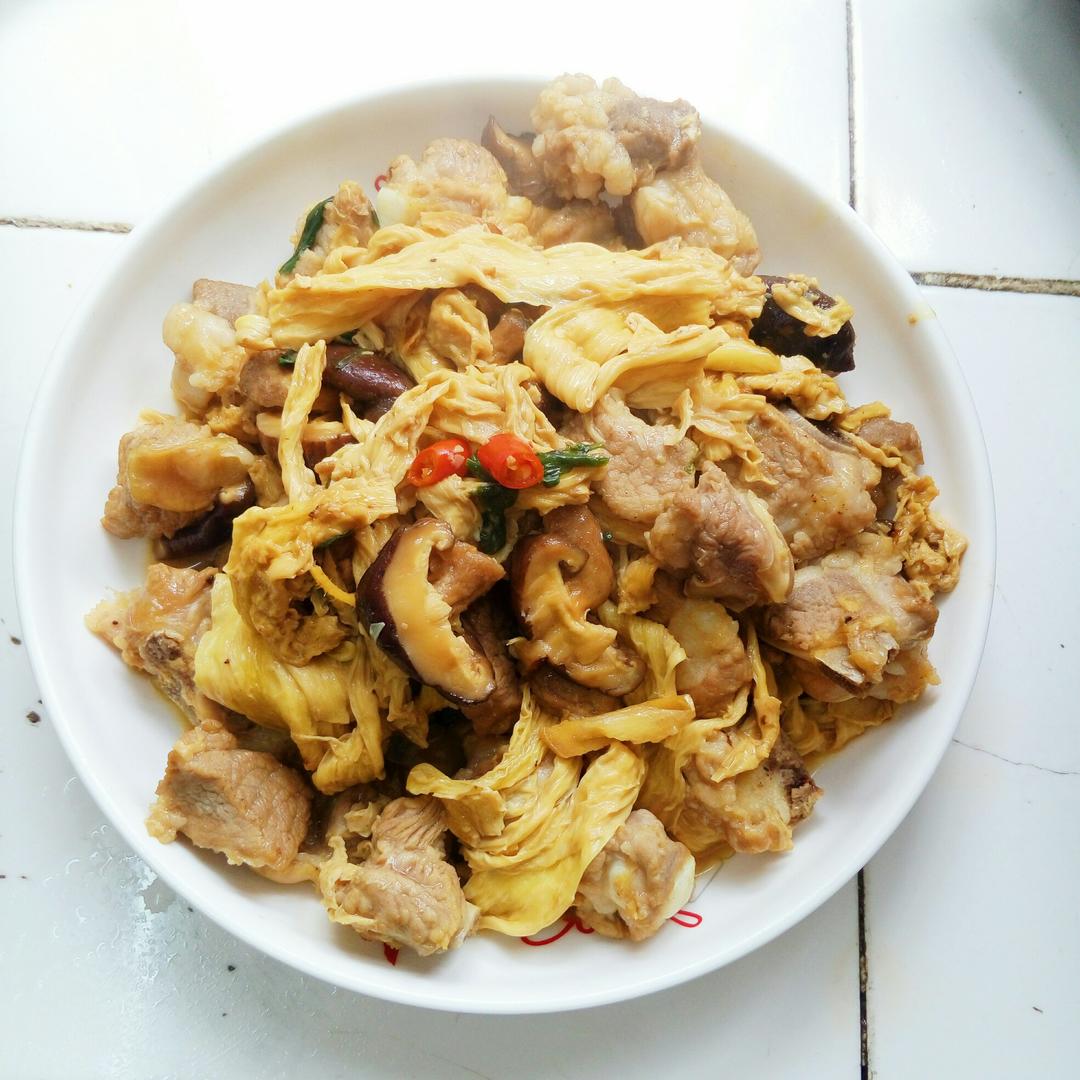 腐竹闷排骨