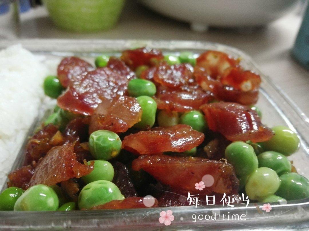 新鲜豌豆炒香肠