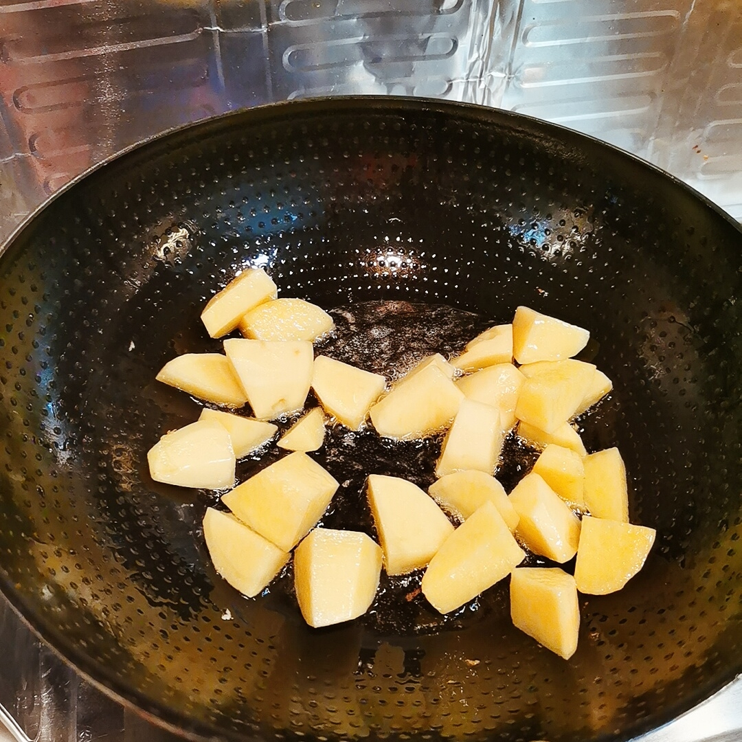 土豆炖豆角的做法 步骤2