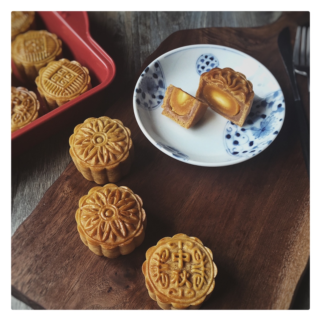广式月饼——蛋黄莲蓉月饼