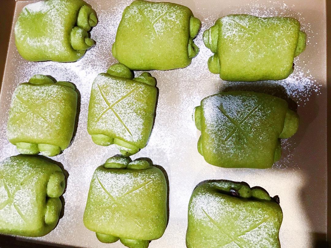 抹茶红豆牛奶哈斯面包
