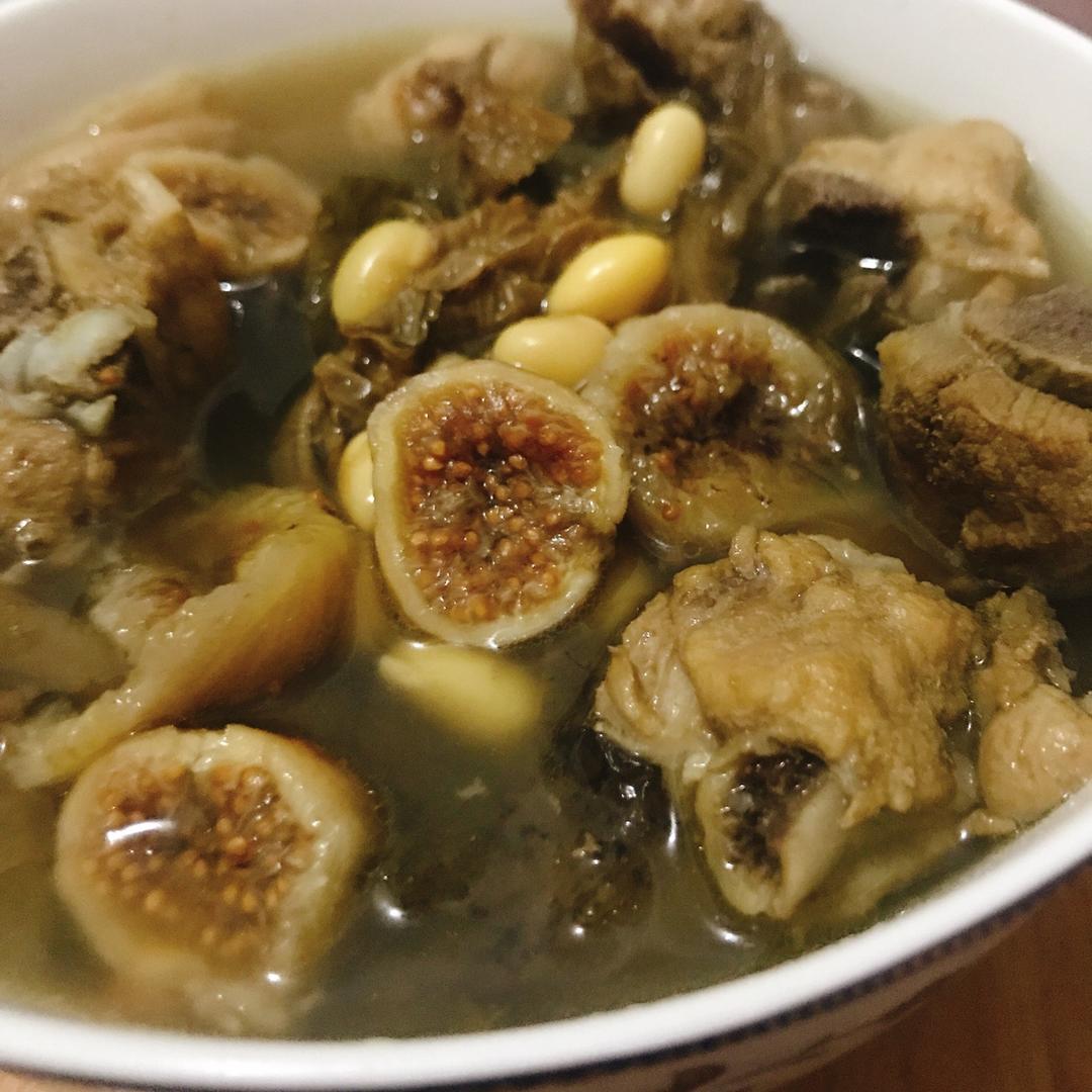 孝是阿孝的孝o做的菜干黄豆猪骨汤