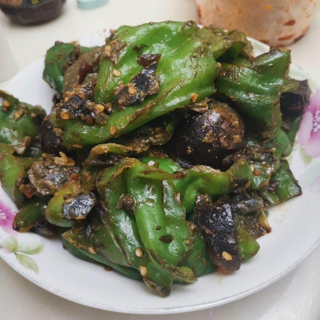 尖椒皮蛋-下饭的「黑暗料理」