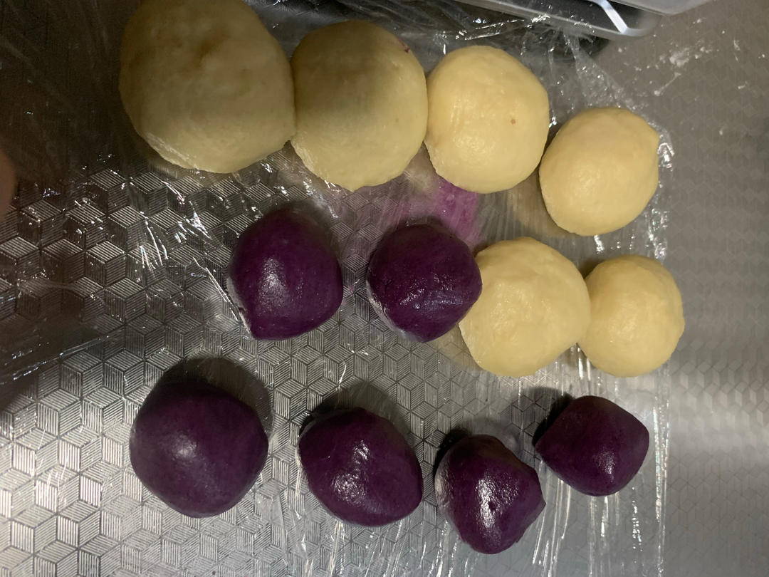 酥到掉渣的紫薯芋泥蛋黄酥