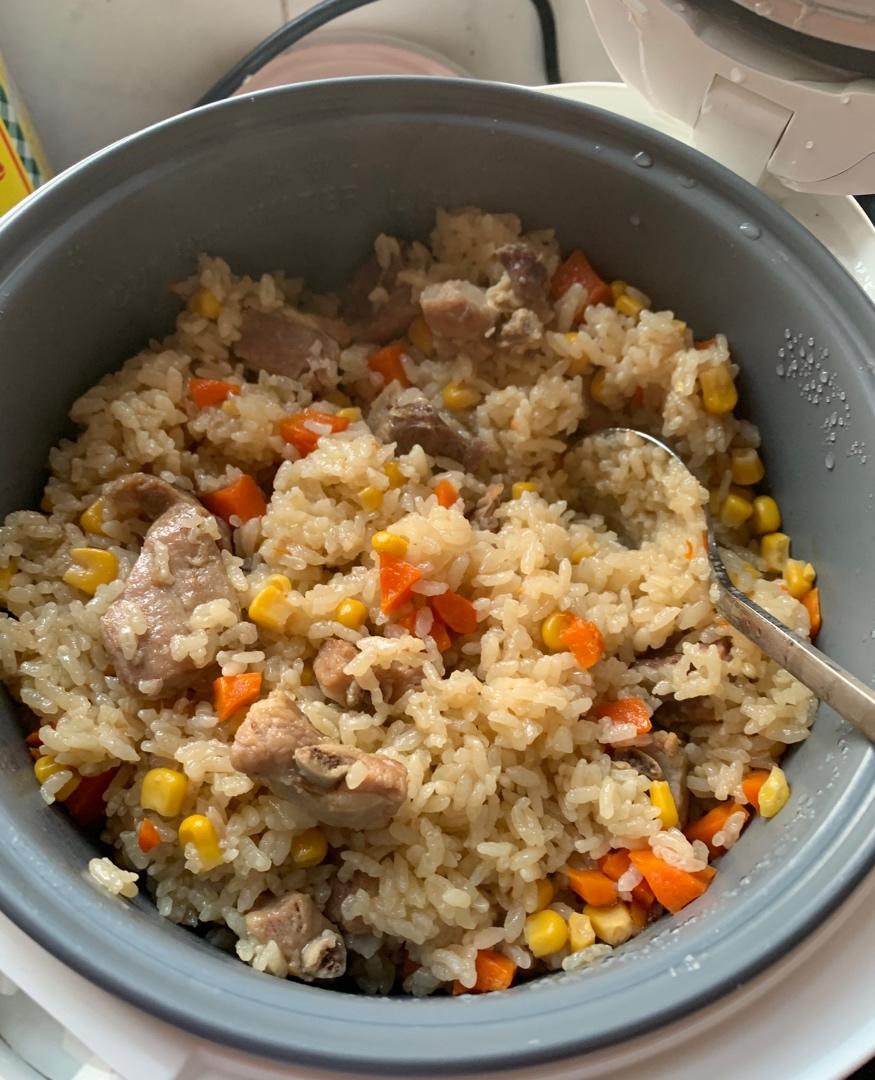 【排骨焖饭】