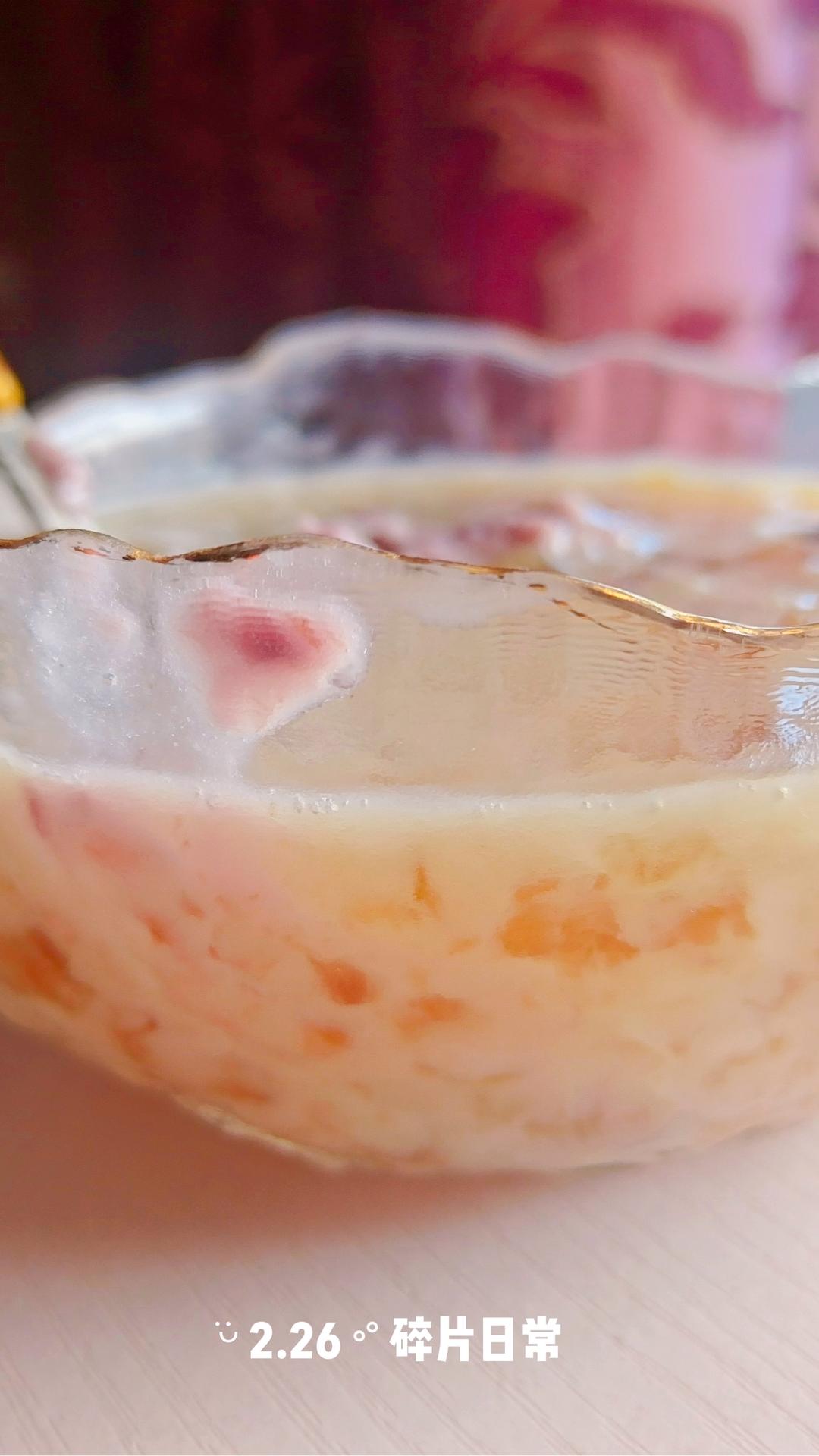 牛奶枸杞红枣桃胶