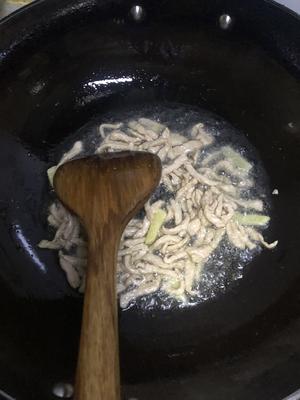 雪菜毛豆肉丝的做法 步骤3