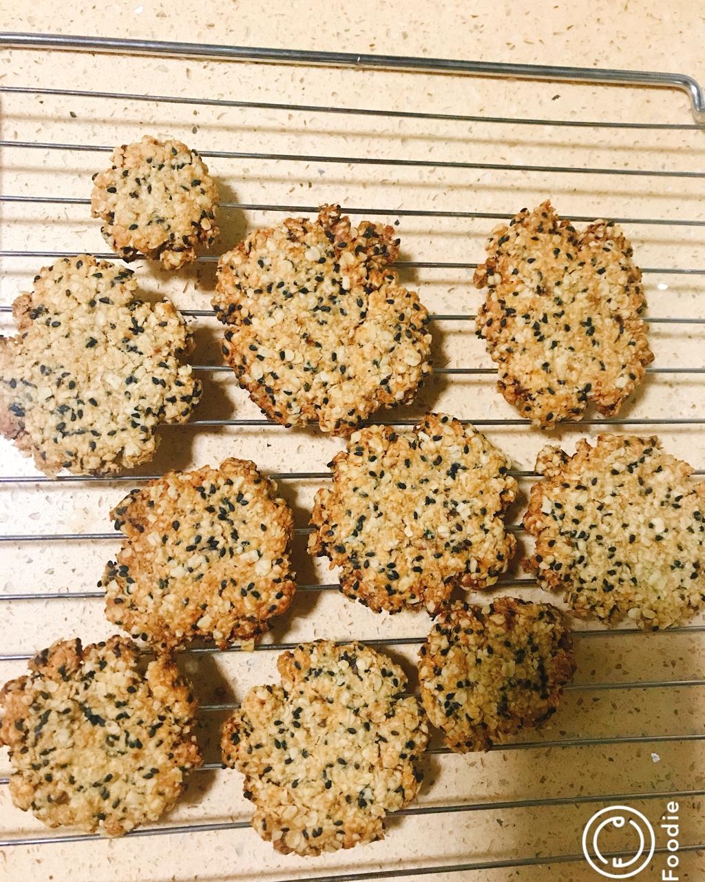 素食:有机燕麦芝麻大饼干