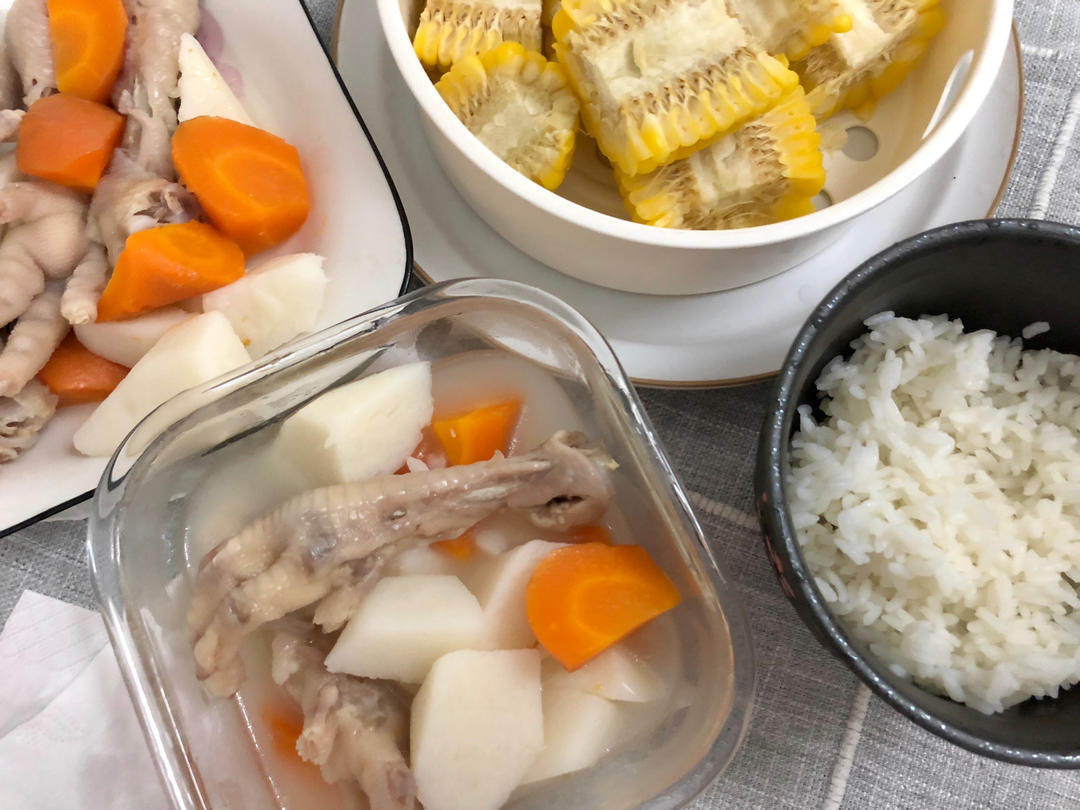 玉米红罗卜淮山鸡脚汤