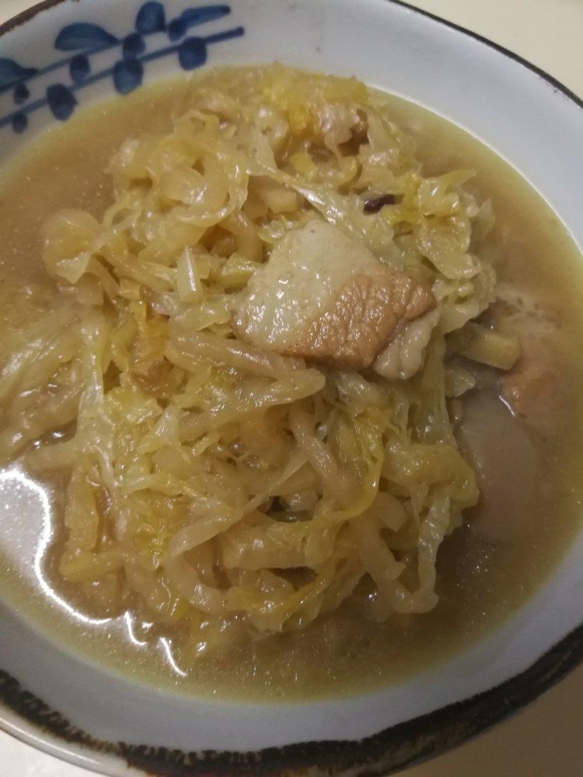 五花肉炖酸菜【最爱妈妈菜】