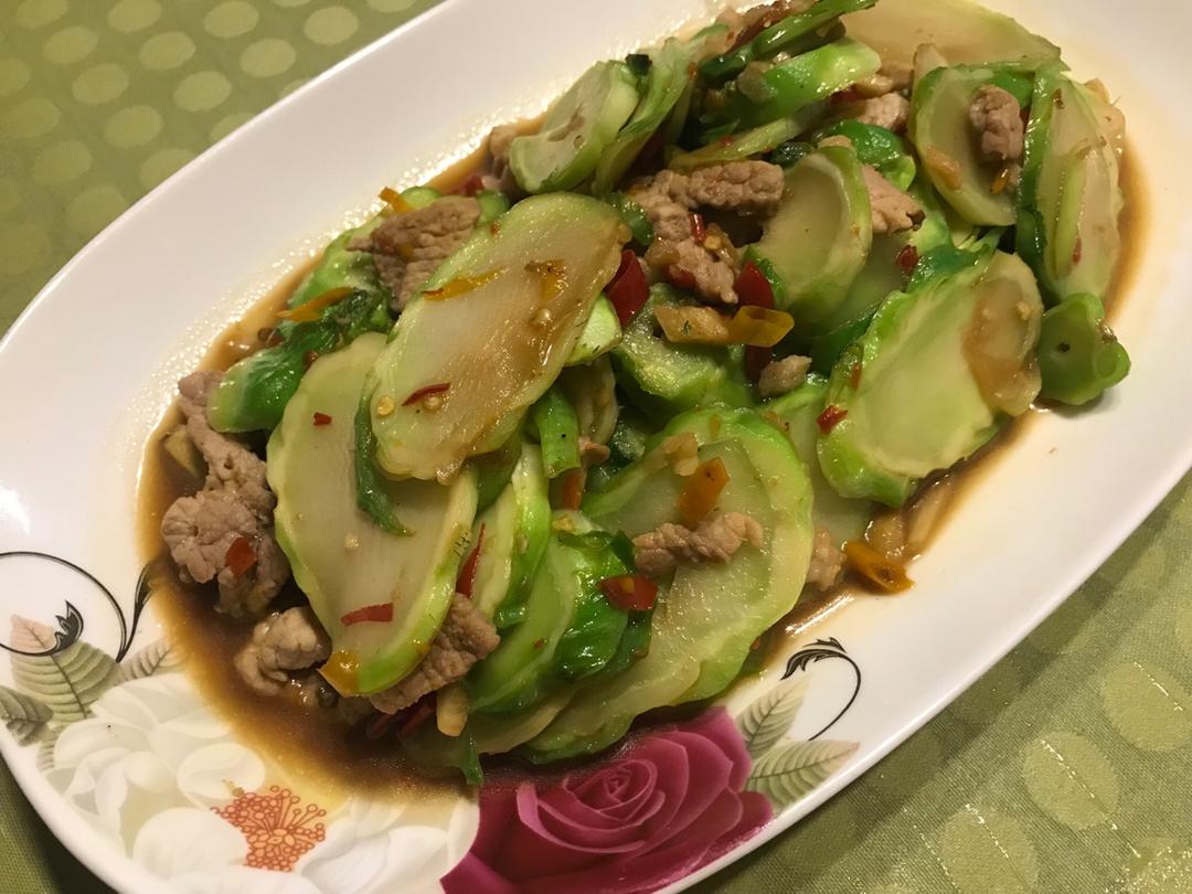五花肉蒜蓉炒娃娃菜（儿菜）