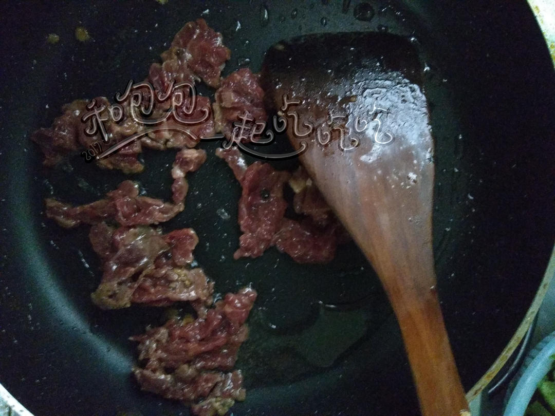 牛肉炒芥兰的做法 步骤4