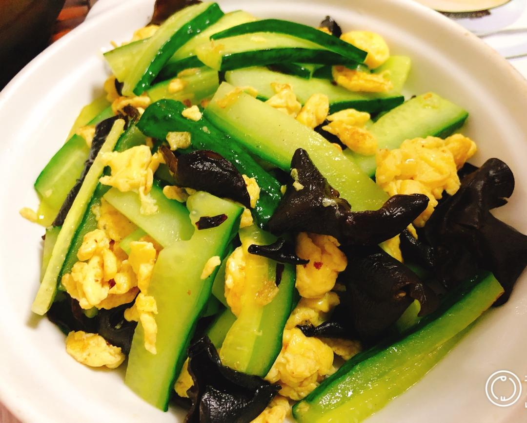 黄瓜木耳炒鸡蛋