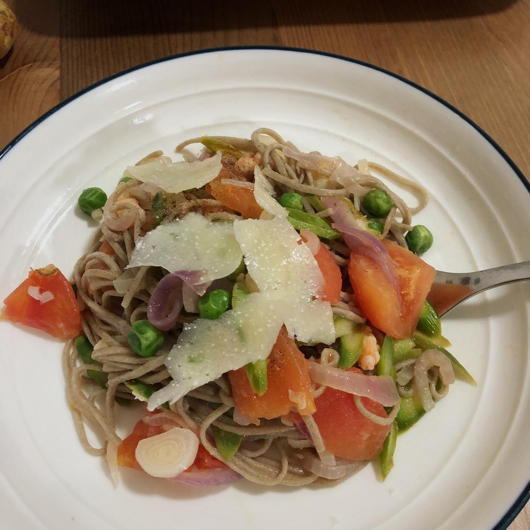 健康午餐/晚餐食谱 | 芦笋大虾豌豆番茄意面