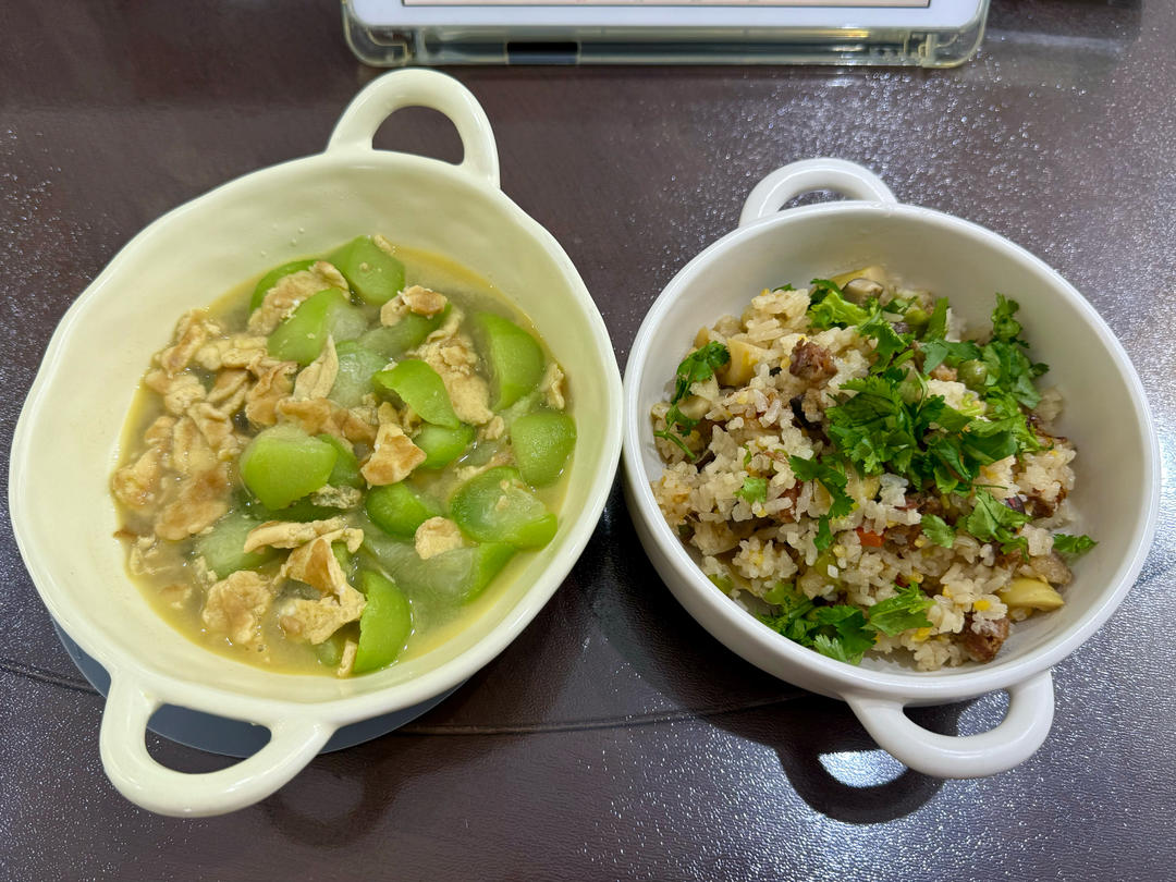 干饭人的春天｜春笋腊味豌豆饭