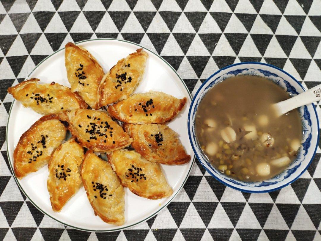 两面酥脆的快手榴莲酥(蛋挞皮版)好吃爆了！步骤详细