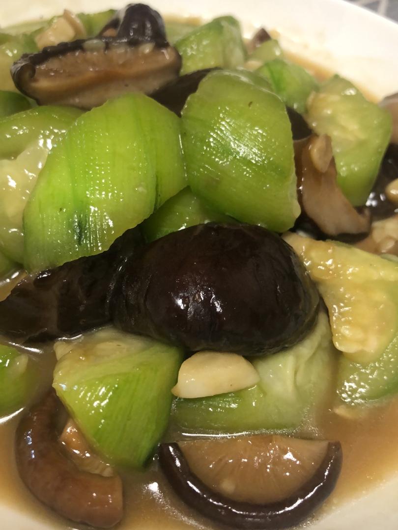 营养又鲜美的蚝油丝瓜炒香菇｜减肥必备食谱