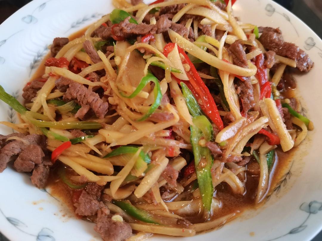 厨师长教你：“豆花水煮牛肉”做法，牛肉麻辣鲜香，豆花嫩滑入味