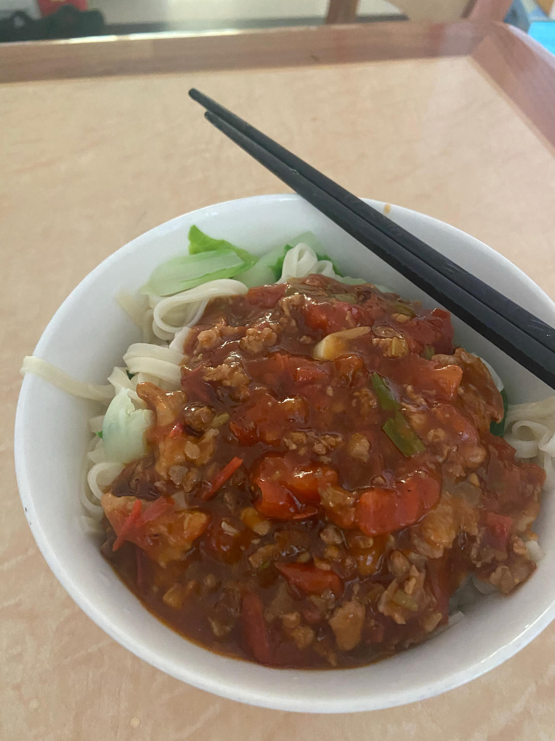 一碗根本不够的番茄肉酱面