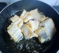 干锅香辣鱼的做法 步骤3