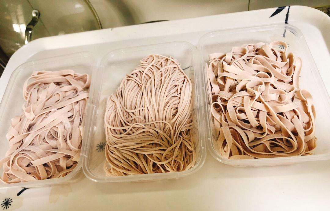 爽滑劲道的家常手擀面（压面机）