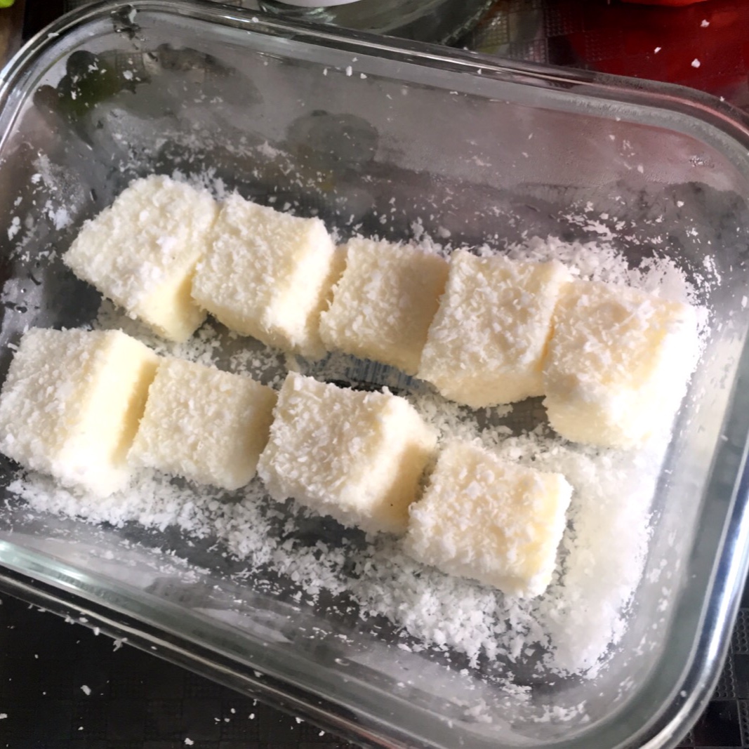 椰丝牛奶小方糕