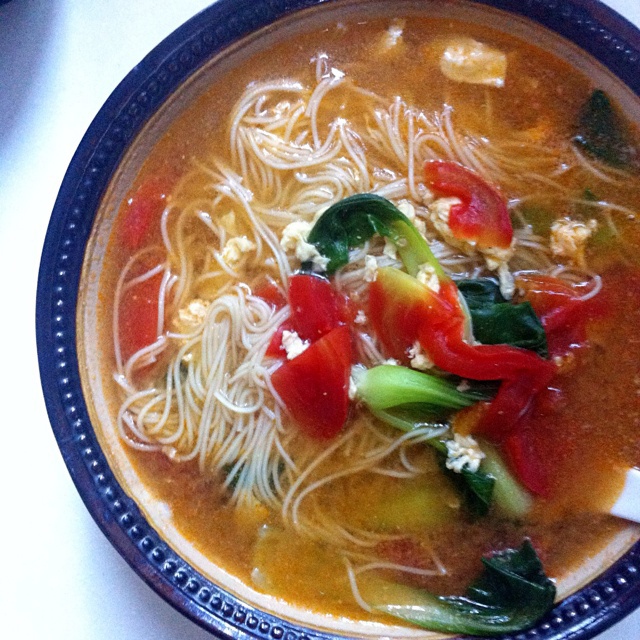 灰灰黄灰灰做的最家常的普通汤面——西红柿鸡蛋龙须面