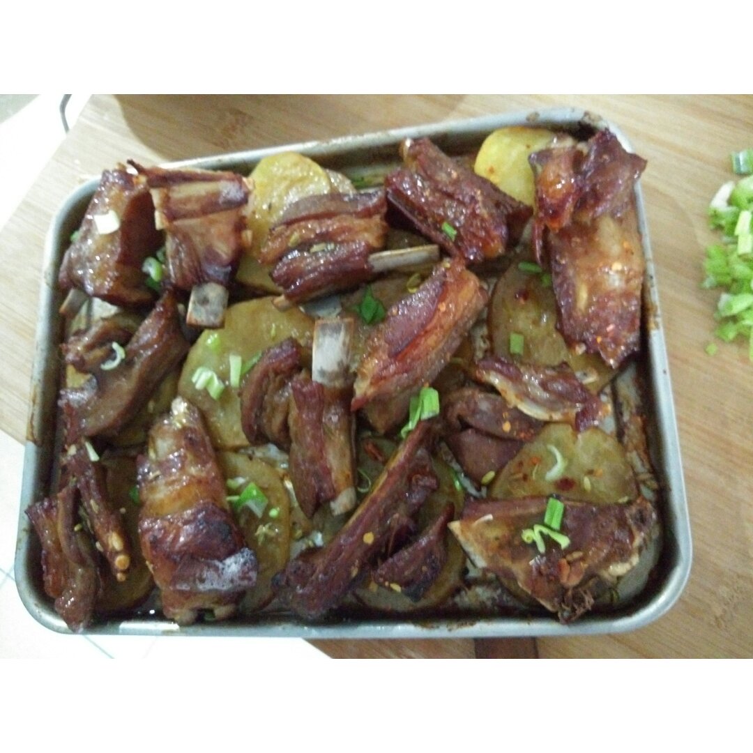 孜然羊排烤土豆