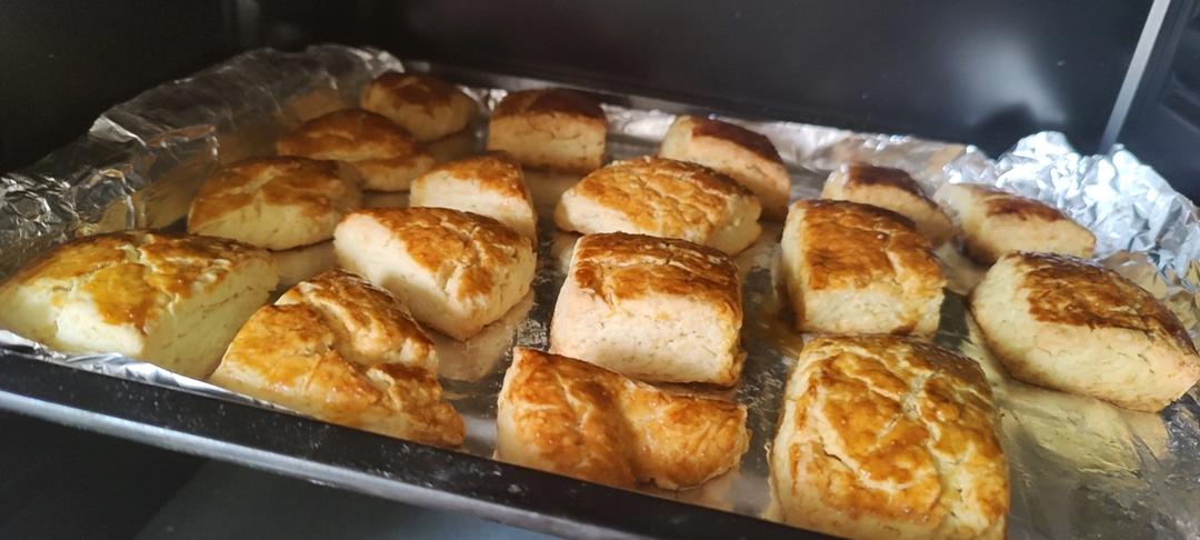 消耗淡奶油的司康