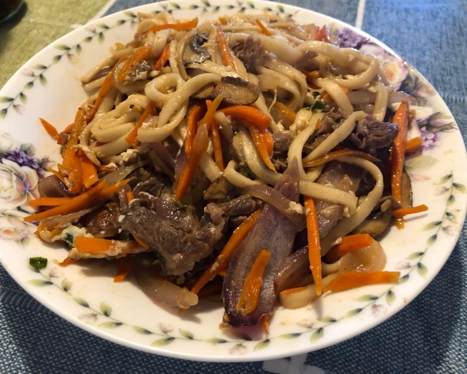 牛肉炒乌冬面的做法