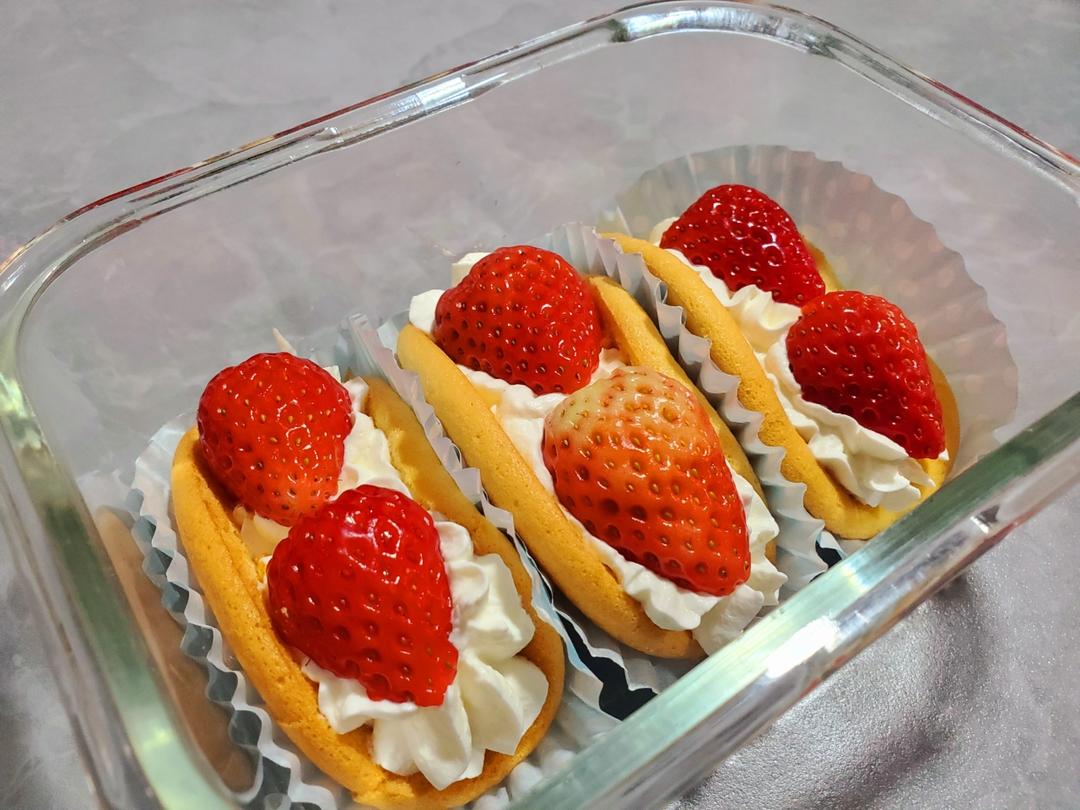 草莓抱抱卷