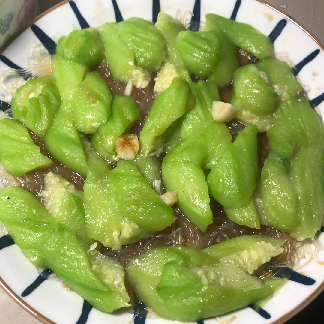 蒜蓉蒸丝瓜，案板都不用动，简易快速的家庭做法