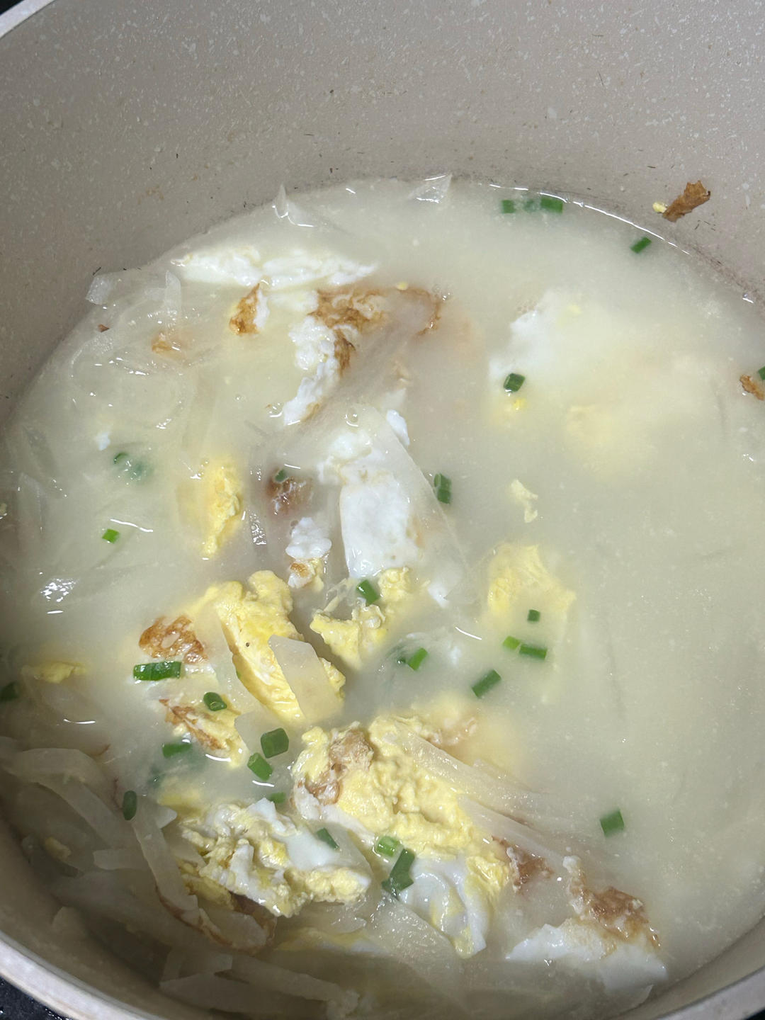 奶白鲜香的萝卜丝煎蛋汤