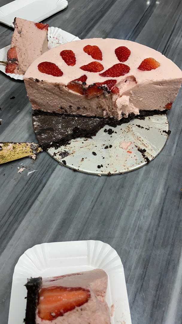 8寸草莓慕斯蛋糕