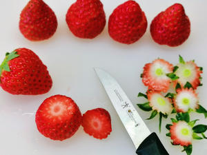 草莓小雪人的做法 步骤3