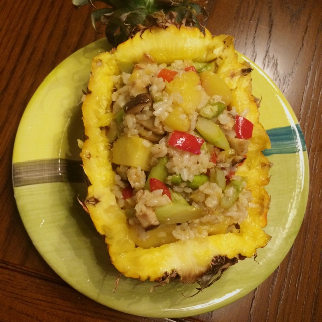 整个菠萝都是用丨菠萝饭 • 圆满素食