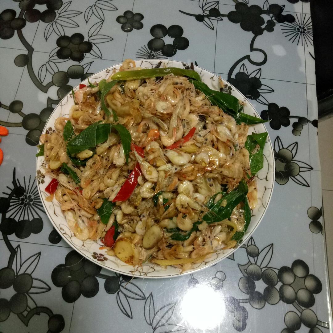 葱姜蒜爆炒小河虾