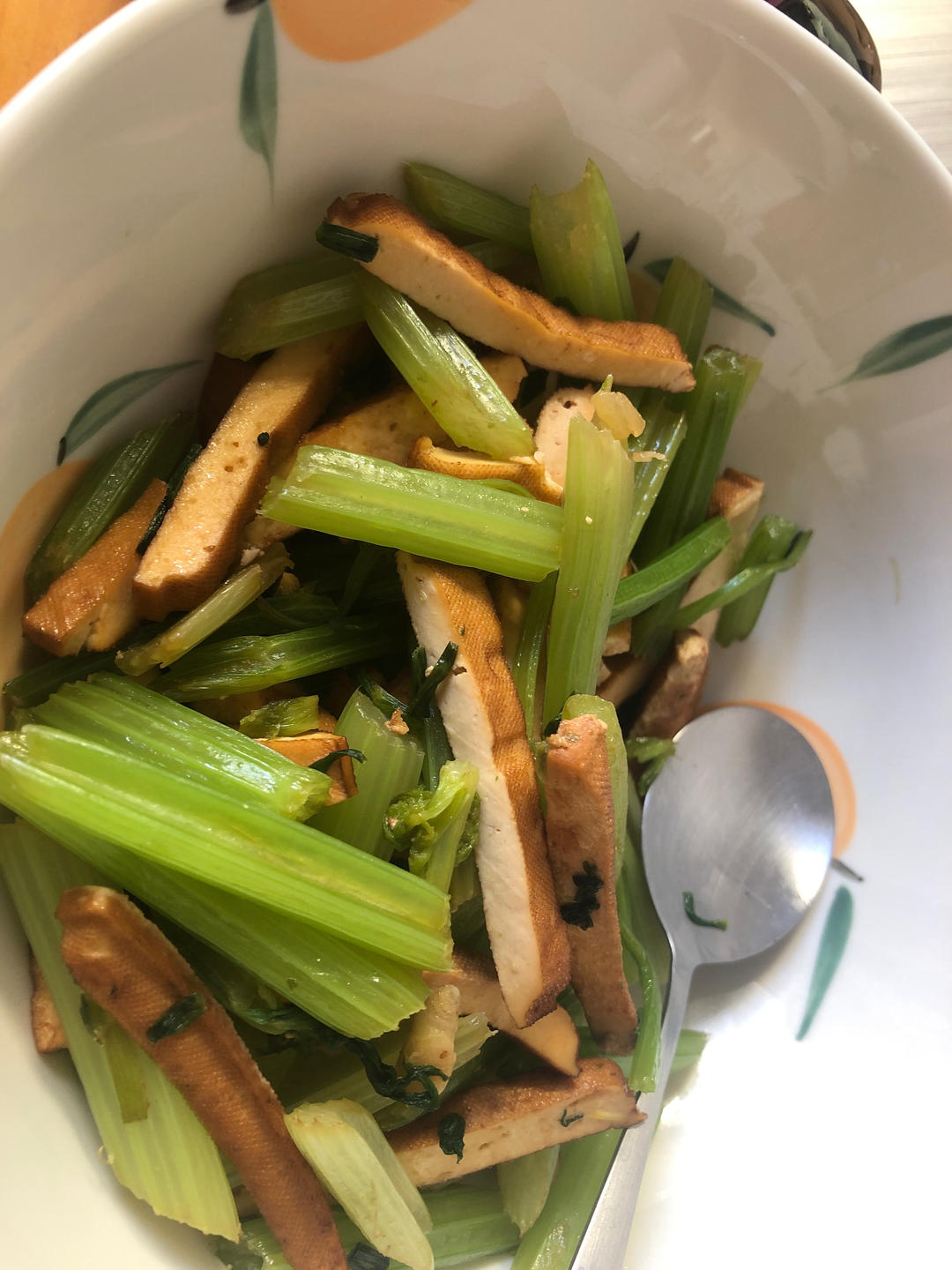 午餐晚餐简单快手下饭菜芹菜炒香干