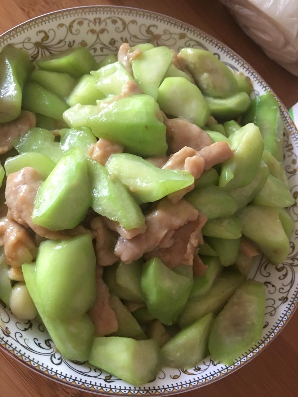 丝瓜炒肉片