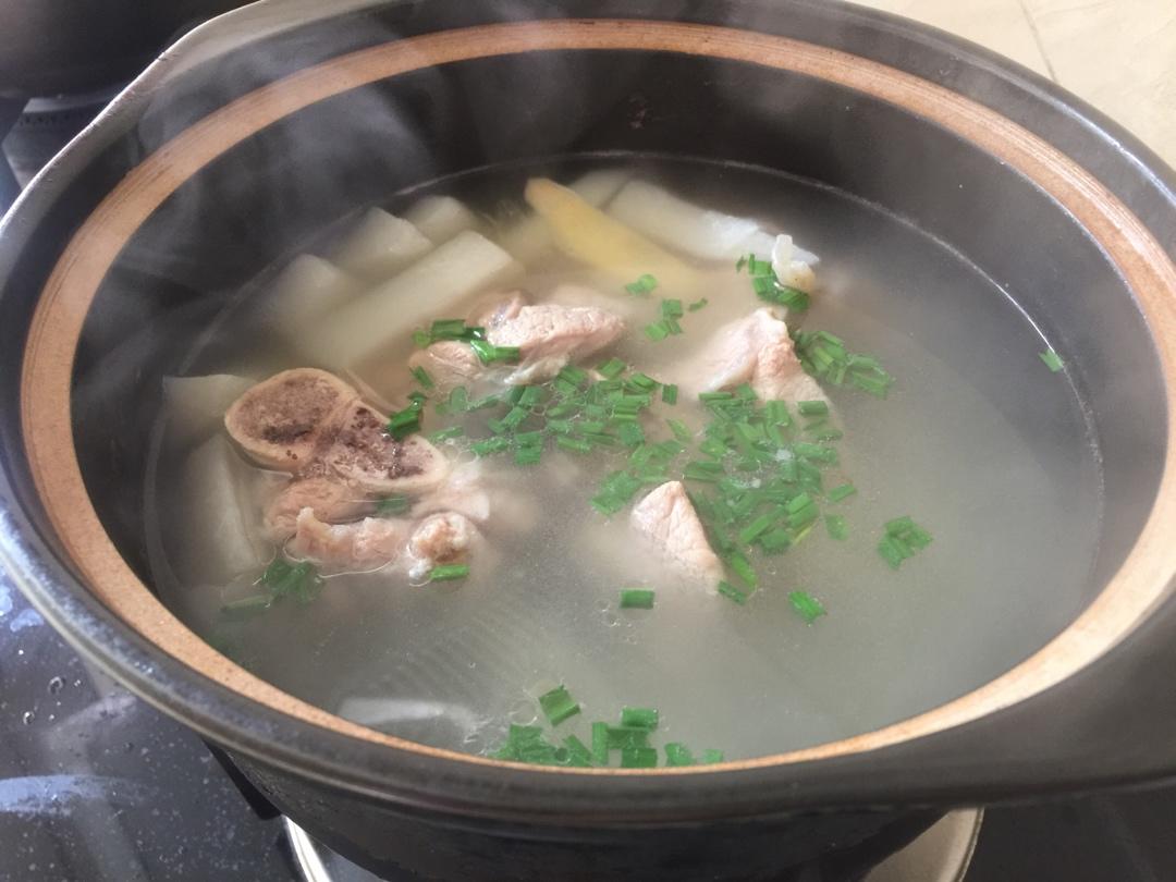 最单纯的大骨头汤