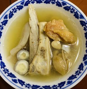 海椰皇南北杏煲鳄鱼汤的做法 步骤2