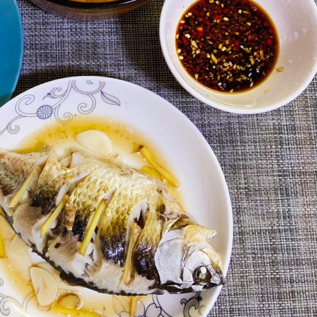 绝不腥气的清蒸鲫鱼