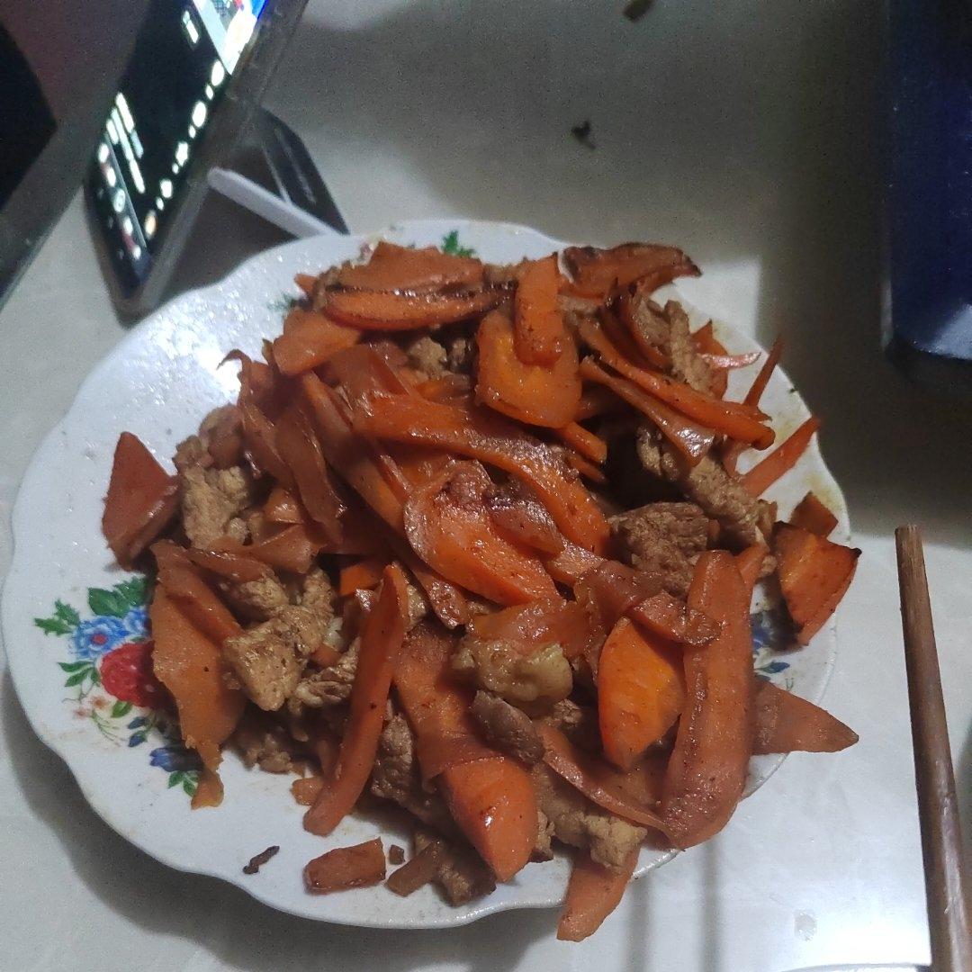 超下饭的胡萝卜炒肉